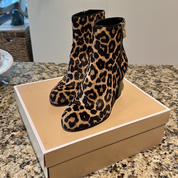 Michael Kors Margaret Bootie printed Haircalf - Picture 4 of 16